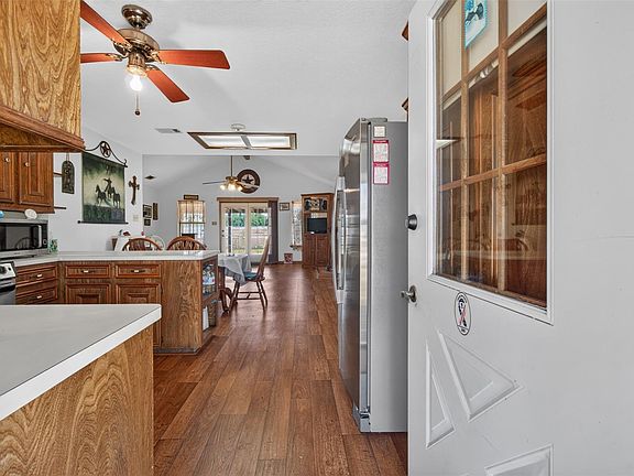 2nd image of 281 Lakeshore N