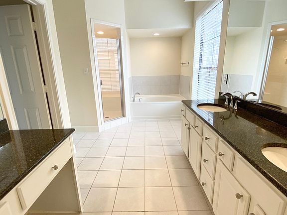 5th image of 8604 Thackery St #112