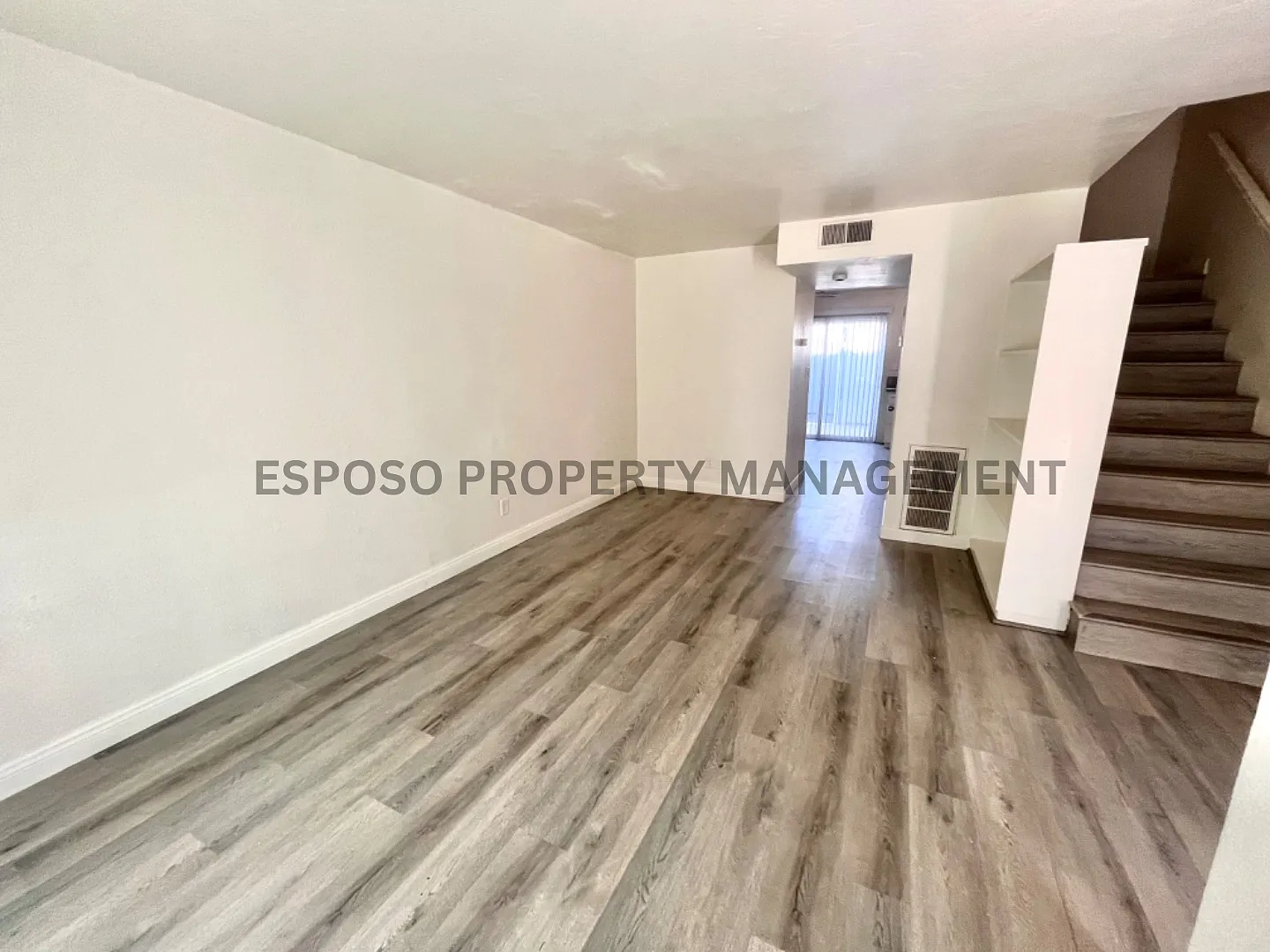 2 bed, 1050 sqft, $1,550 — Photo 2