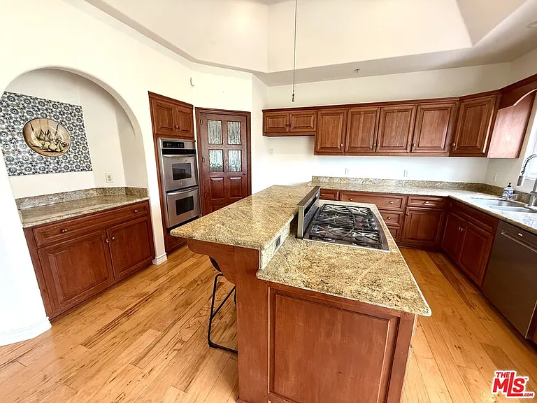 10827 Pacific View Dr — Photo 20