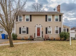 32 Grosvenor Rd, Waltham, MA 02453