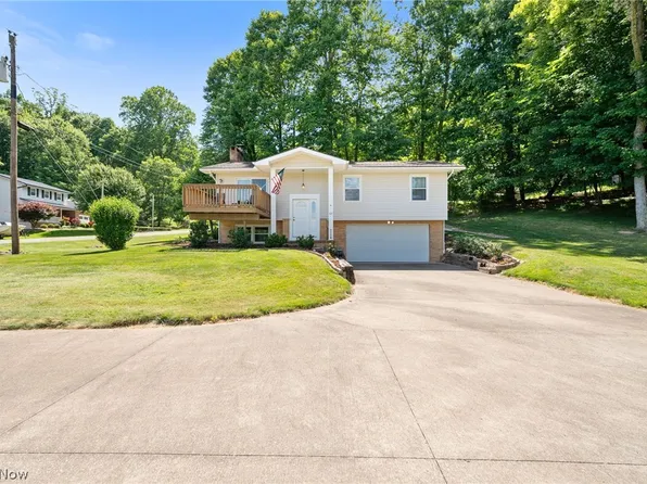 63 W Mohawk Dr, Malvern, OH 44644