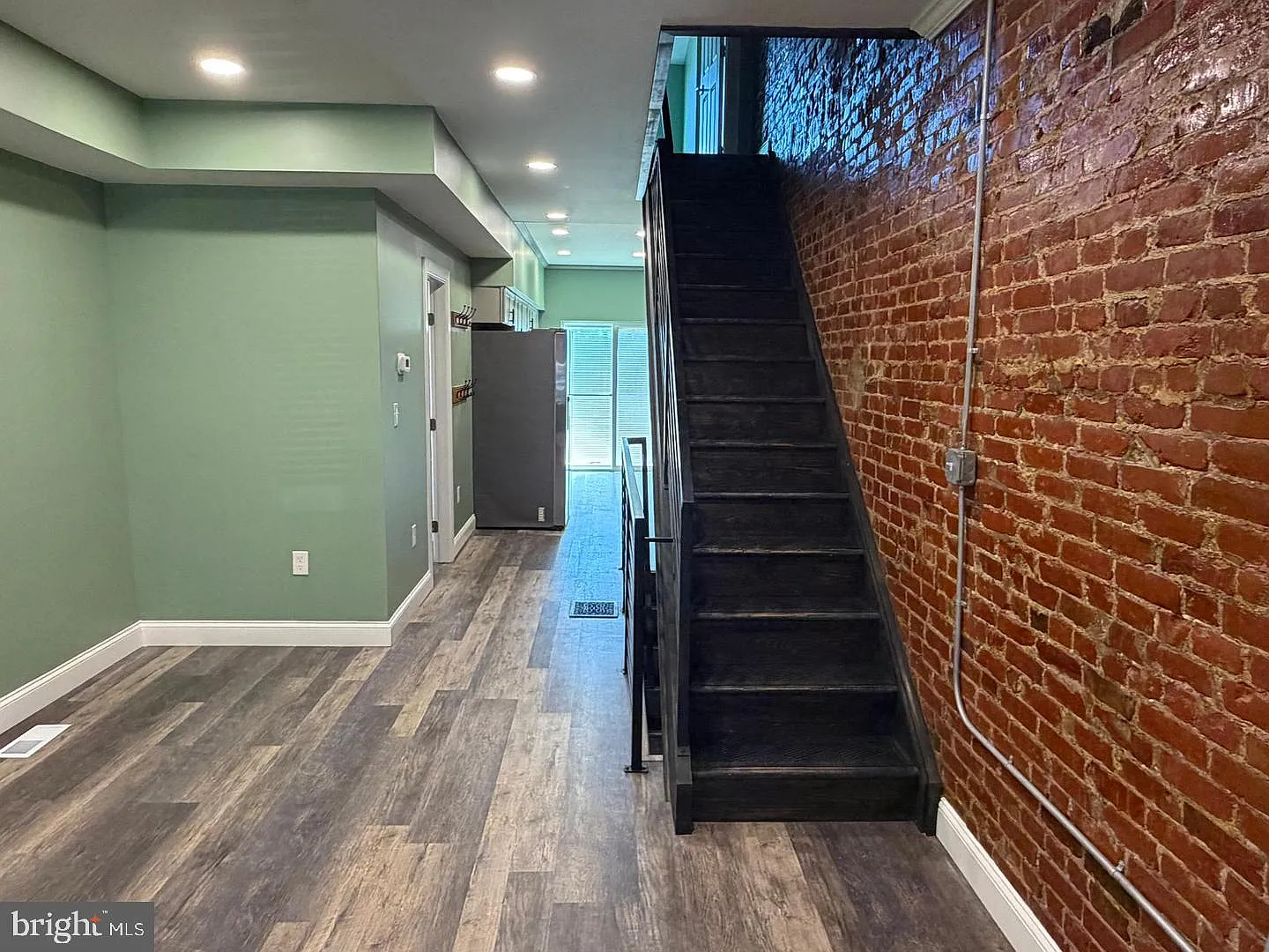 2 bed, 1.0 bath, 872 sqft, $1,700 — Photo 4