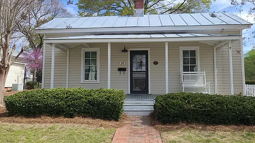 18 Carr St Photo 1