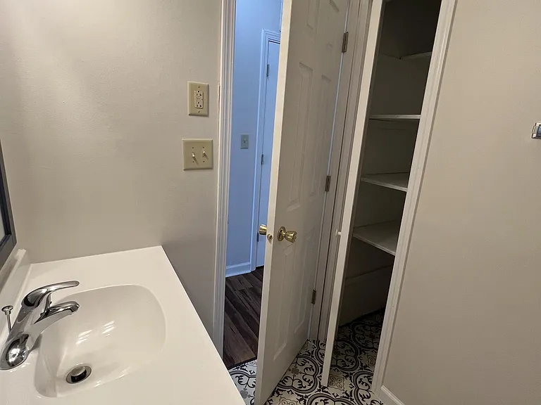 17 E Blaine St — Photo 11