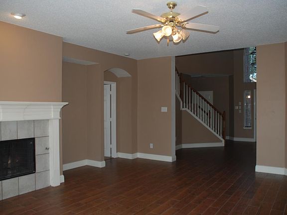 4th image of 6527 Hillview Ln