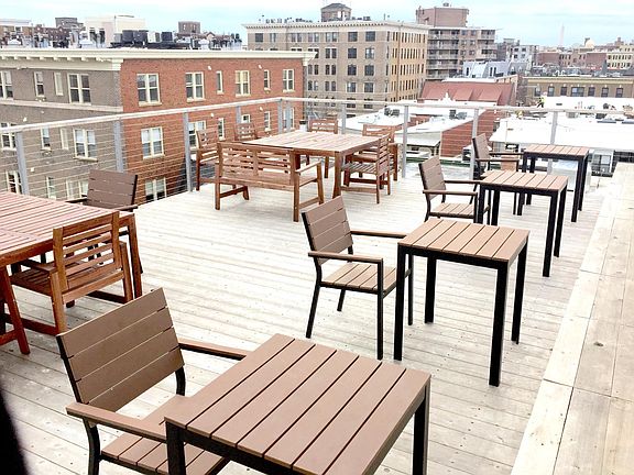 New roof deck with gas grill.

Views of the monuments and fireworks displays!
