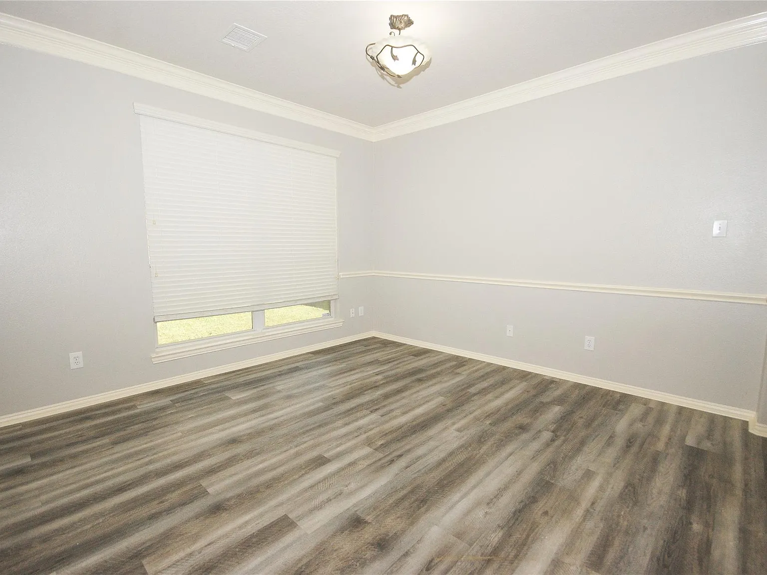 5 bed, 3.0 bath, 3116 sqft, $3,200 — Photo 4