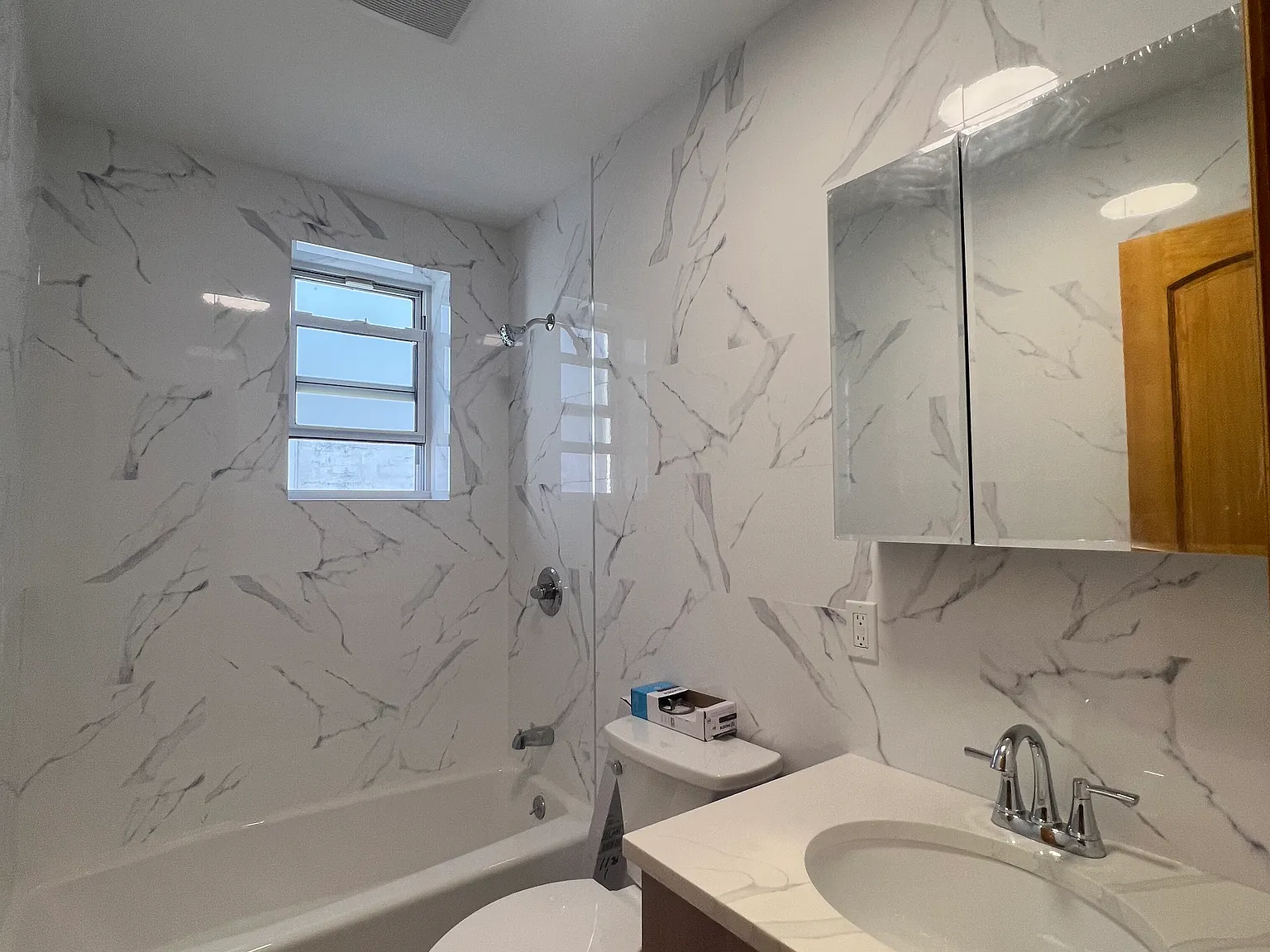 3 bed, 1050 sqft, $3,200 — Photo 3