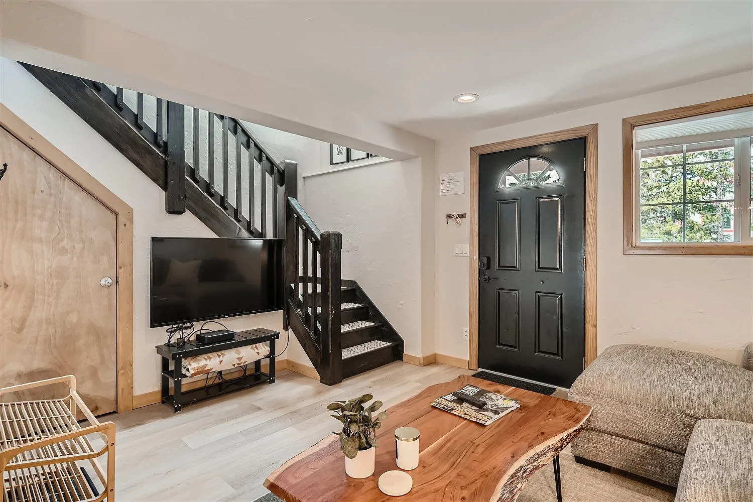 4 bed, 1320 sqft, $4,200 — Photo 2