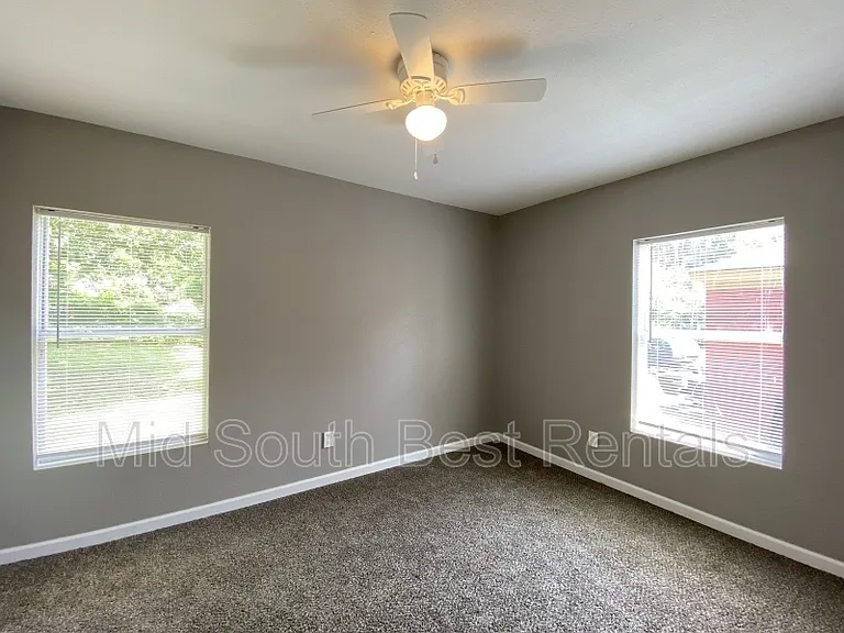 2300 Poe Ave — Photo 4