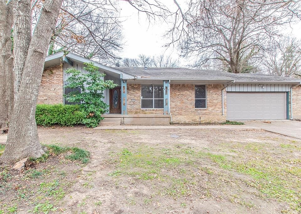 1st image of 522 W Red Bird Ln