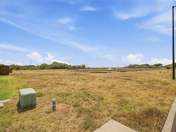 705 Greyson Ln, Greenville, TX 75402