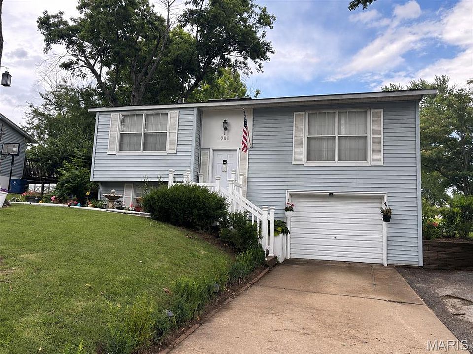 1st image of 701 Valley View Dr