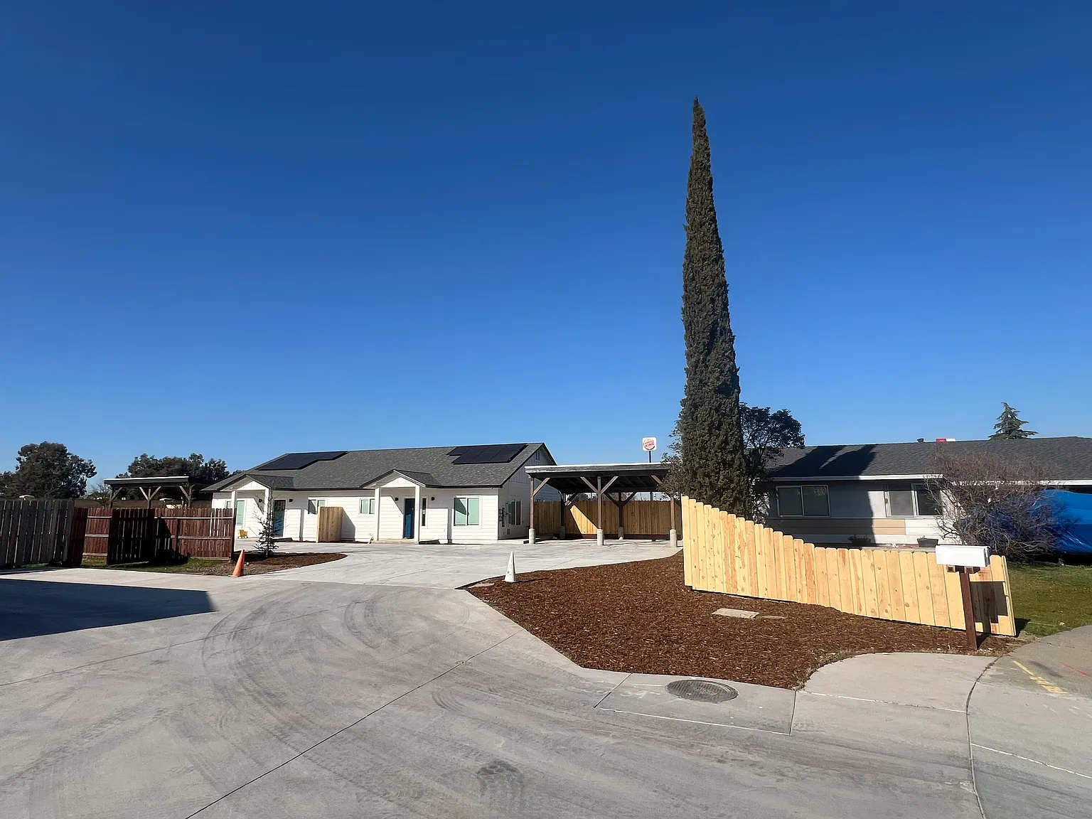 3 bed, 1200 sqft, $2,100 — Photo 3