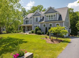 23 Chisholm Farm Dr, Stratham, NH 03885