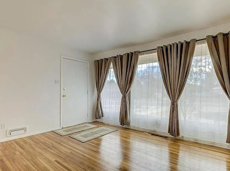 1170 S Holly St — Photo 14