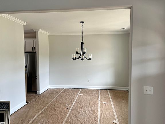 5th image of 205 Montview Cir