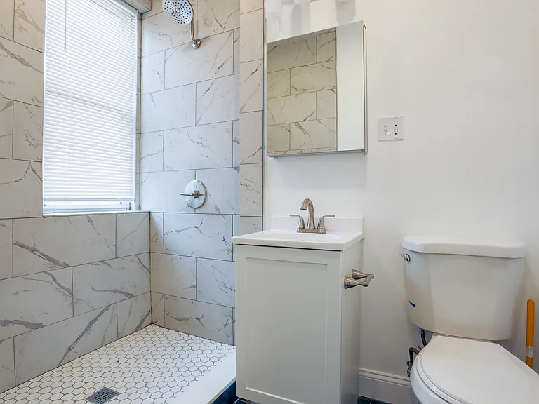 102 Queensberry St #14 — Photo 7