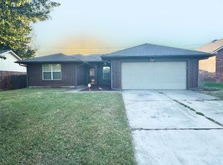 209 Bradgate Dr, Yukon, OK 73099