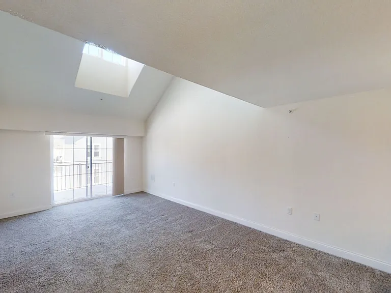Delafield Woods Apartments — Photo 21