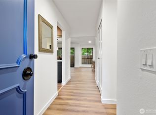 10305 NE 16th St APT I6, Bellevue, WA