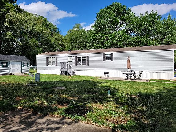 2nd image of 944 Willow Ct