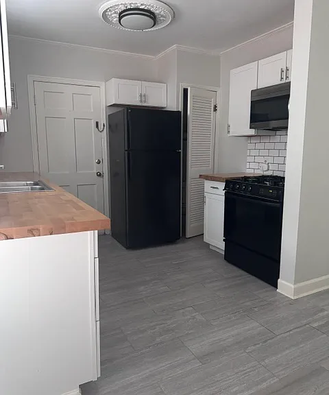 Kitchen with refrigerator, oven/stovetop, microwave and dishwasher