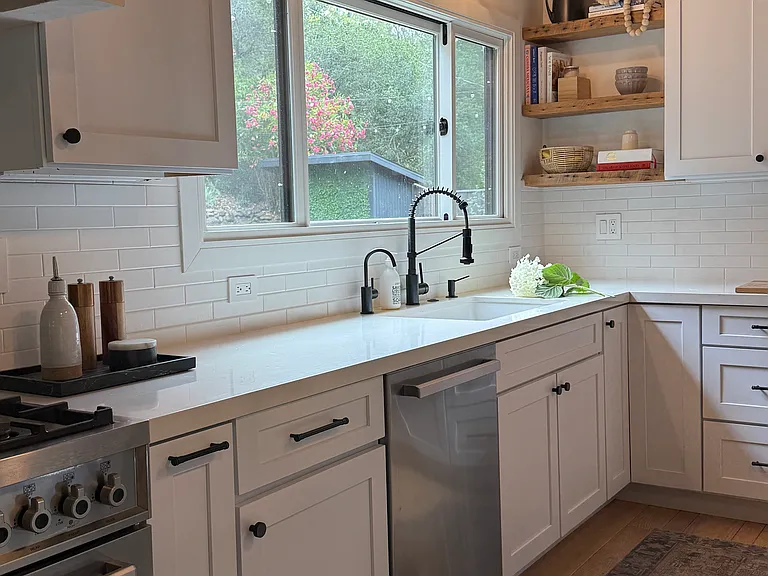 242 N Almenar Dr — Photo 6