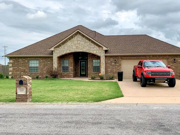 1216 Brandi Dr, Elgin, OK 73538