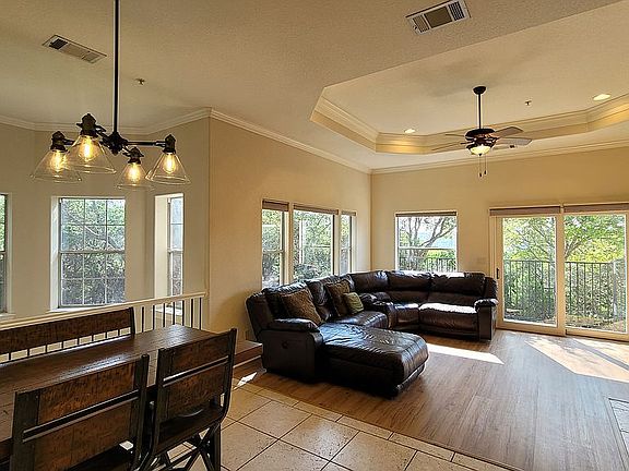Treehouse Views w/new floors