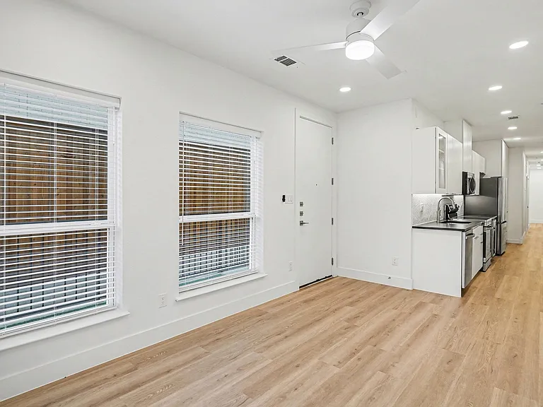 2217 N Fitzhugh Ave #101 — Photo 12