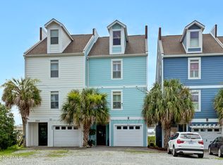 204 Waterway Ln, Surf City, NC 28445