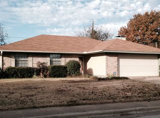 1329 Meadow Ct, Midlothian, TX 76065