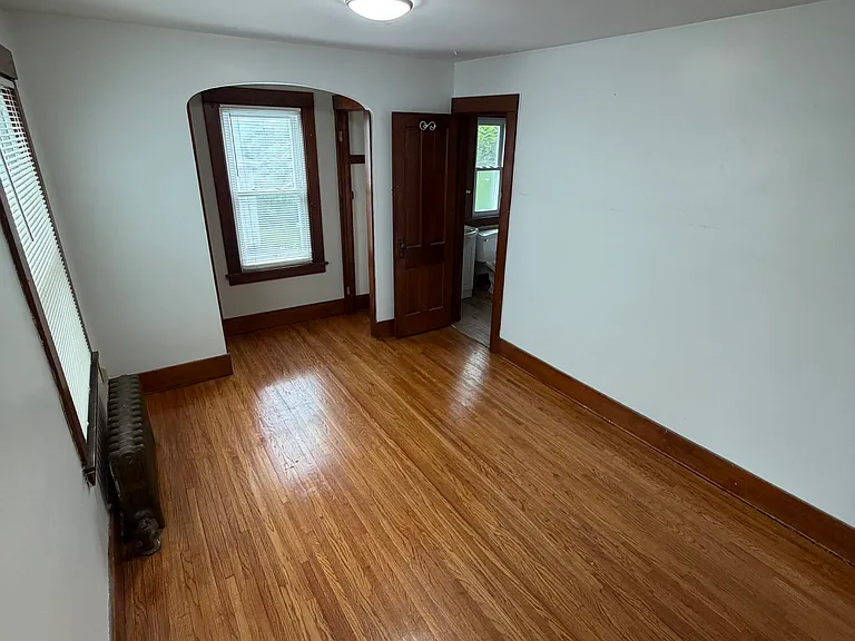 103 Winton Rd S — Photo 6