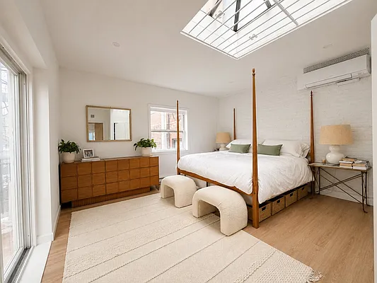 Bedroom, photo 1