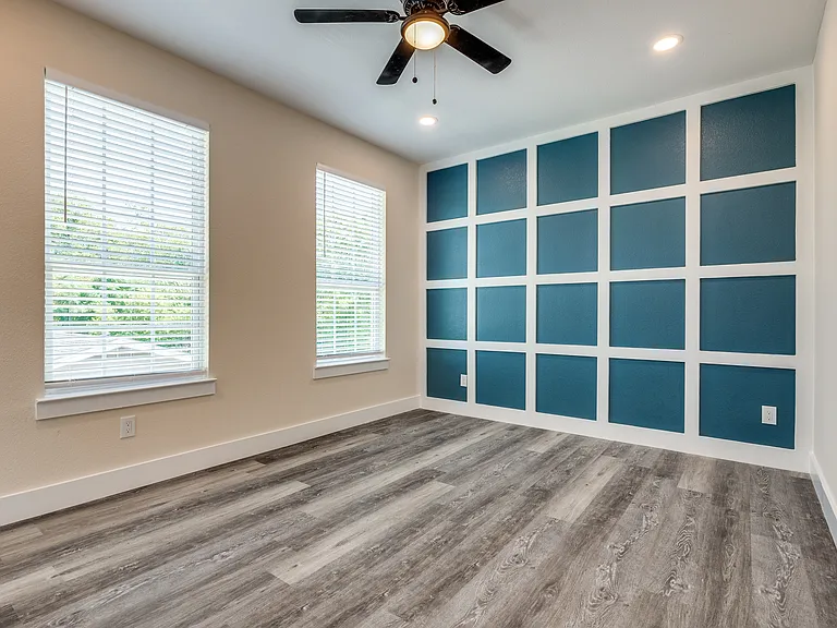 515 N Davis Dr — Photo 9