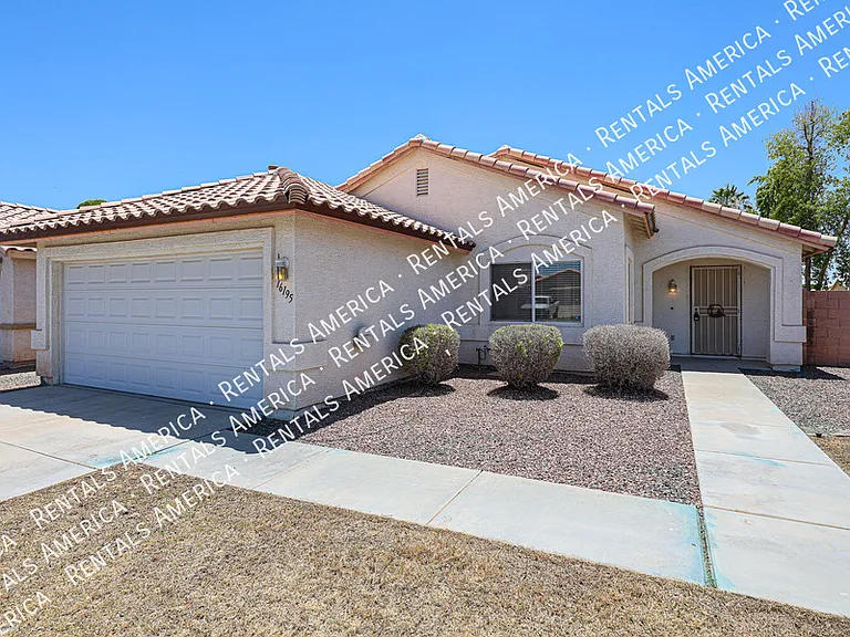 16195 W Lincoln St — Photo 2