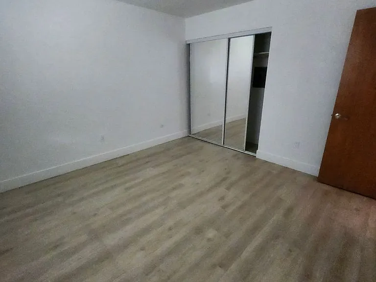 2585 Kenton Ct. — Photo 6