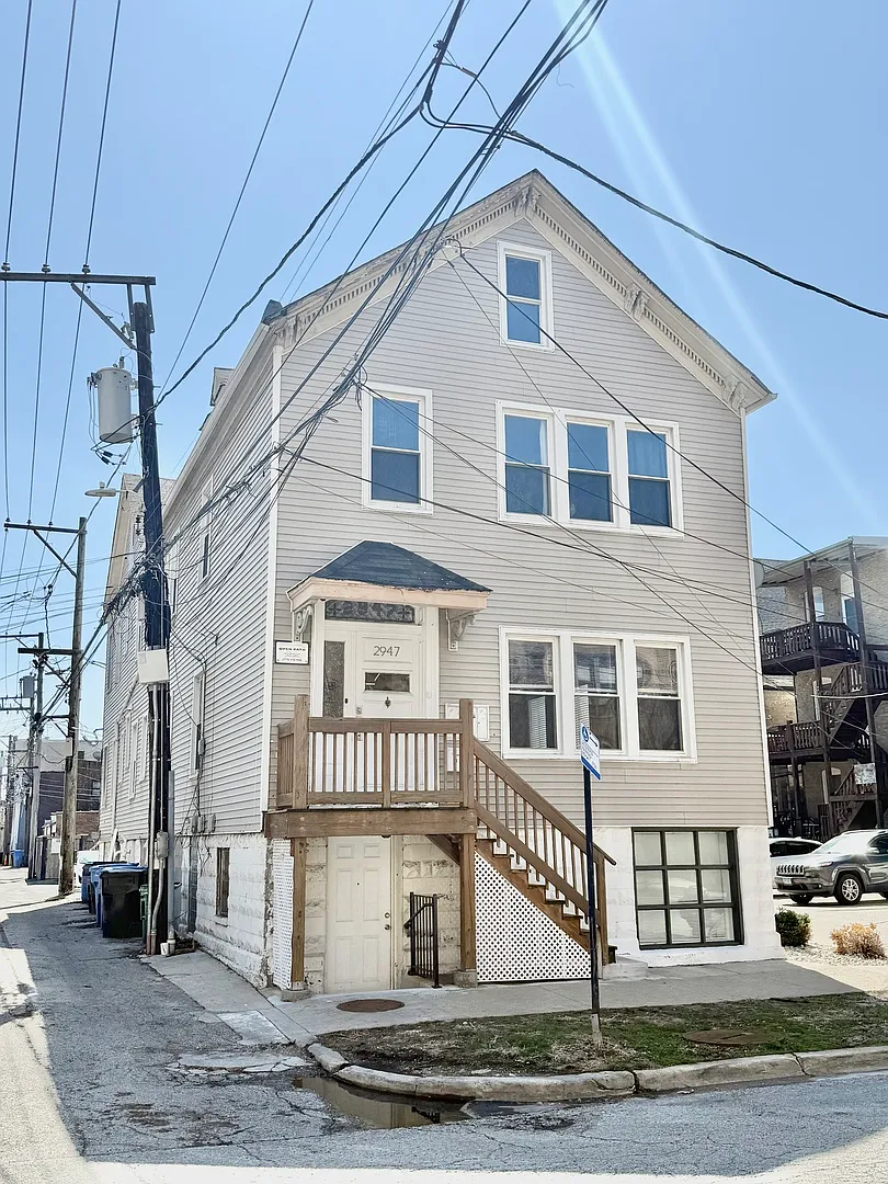 2947 W Cortland St photo 1