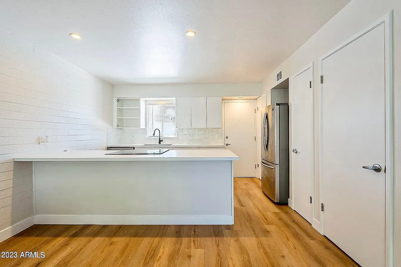 2 bed, 928 sqft, $2,222 — Photo 1