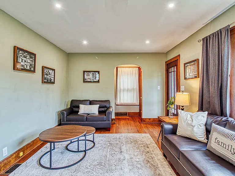 237 W Girard Blvd — Photo 6