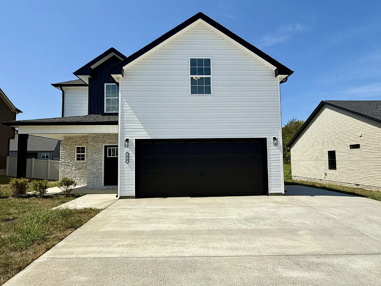 3 bed, 2.5 bath, 1850 sqft, $2,300 — Photo 2