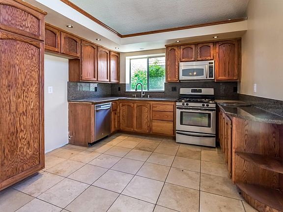 5th image of 36931 Hillcrest Dr