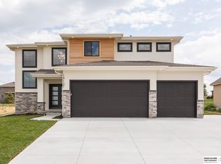 5818 N 209th St, Elkhorn, NE 68022