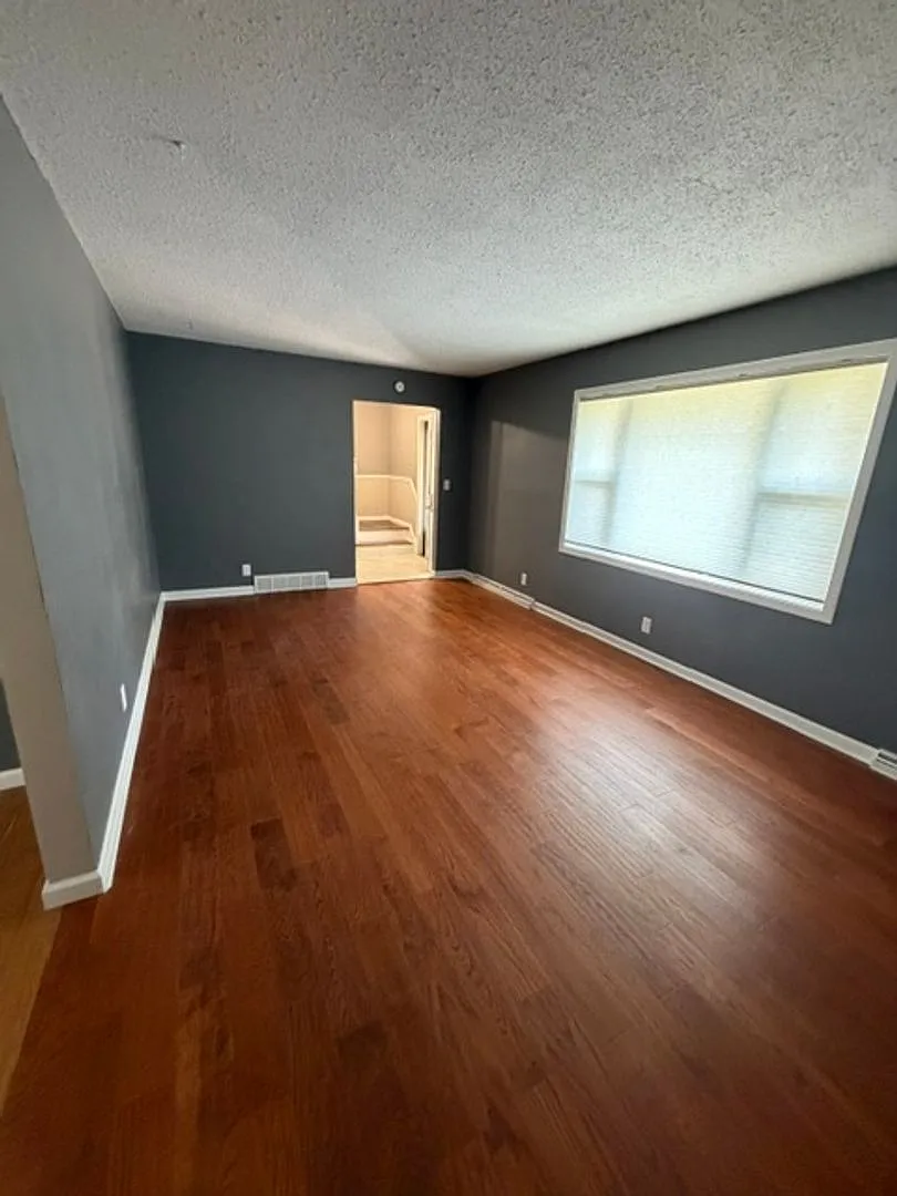 Central Davenport 4 Bedroom House — Photo 3