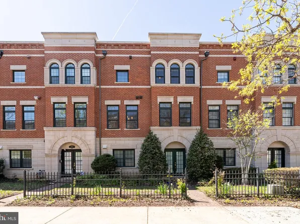 12076 Kinsley Pl, Reston, VA 20190