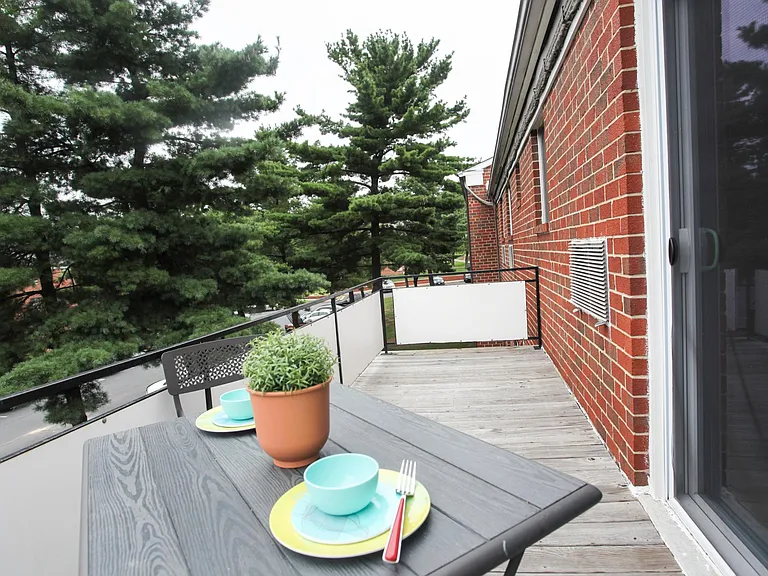 Parkside Gardens Apartments and Townhouses — Photo 26