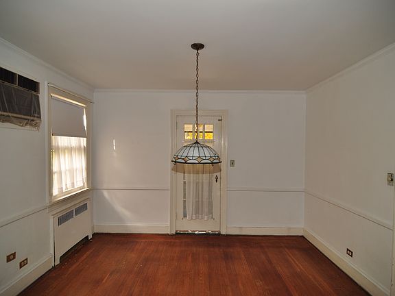 Dining Room leading to Scree