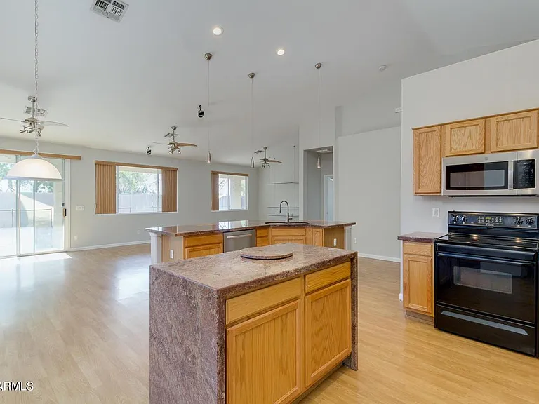 155 E Liberty Ln — Photo 13